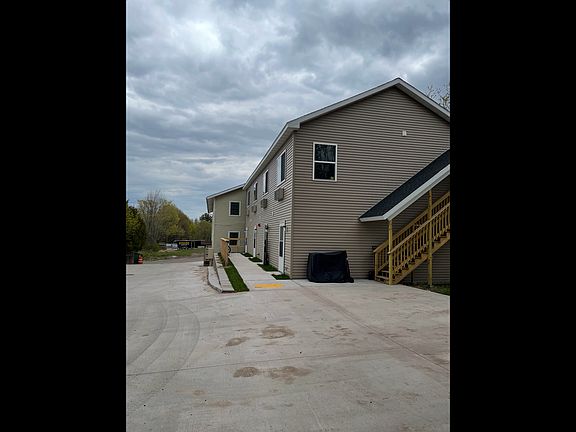 4th image of 612 Garnet St