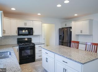 387 Reserve Ln, Mechanicsburg, PA 17050