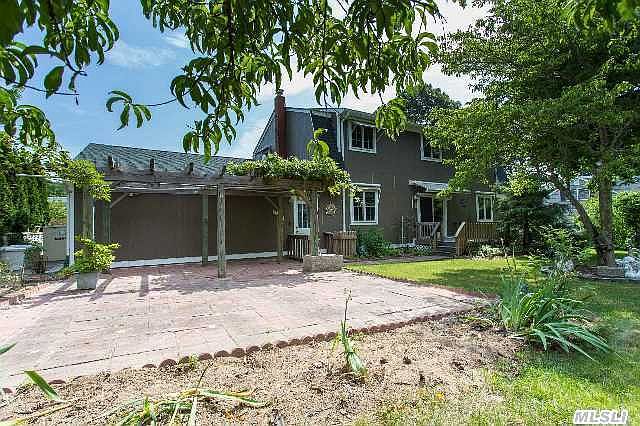 1st image of 550 Bennetts Pond Ln