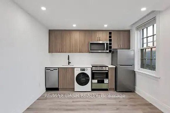 2nd image of 917 Saint Clair Ave W #31