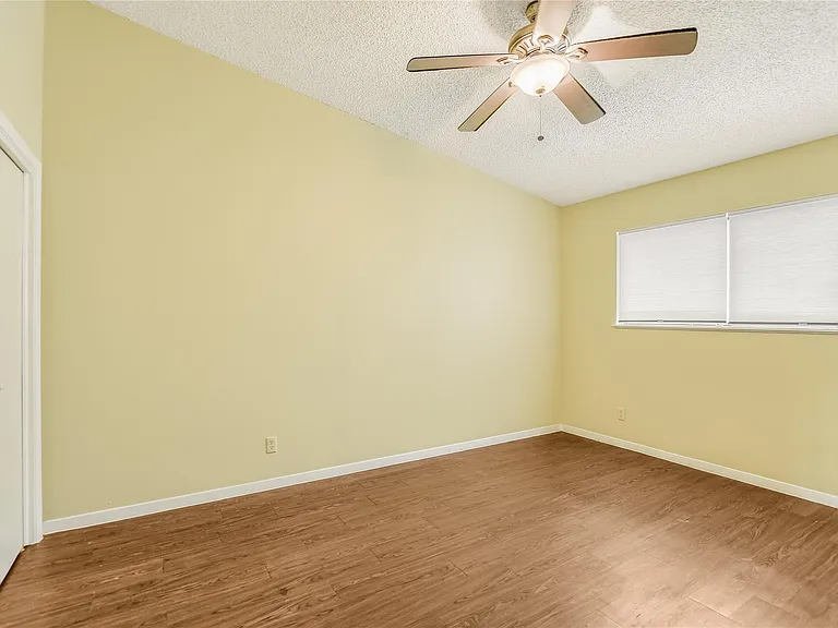 612 W 51st St #104 — Photo 10