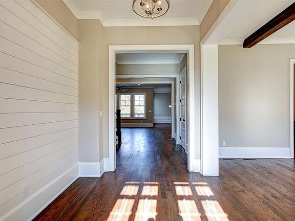 5th image of 2711 Aster Ct NE