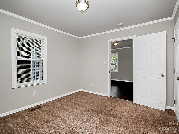 5th image of 402 W Norment Ave