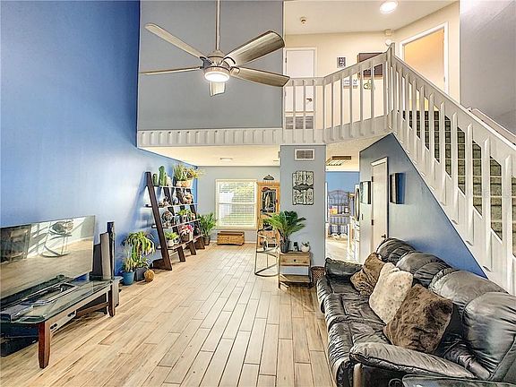 4th image of 1002 Horton Ct