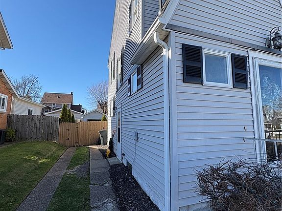 3rd image of 3721 Collins Way