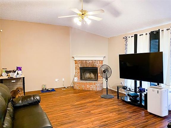 4th image of 437 Cambridge Dr
