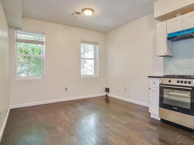 60 Webster Ave #2 — Photo 3