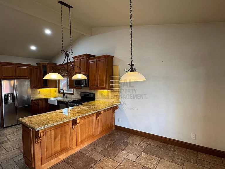 16517 Mountain St — Photo 12