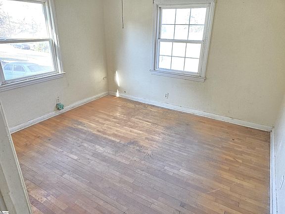4th image of 83 N Estate Dr