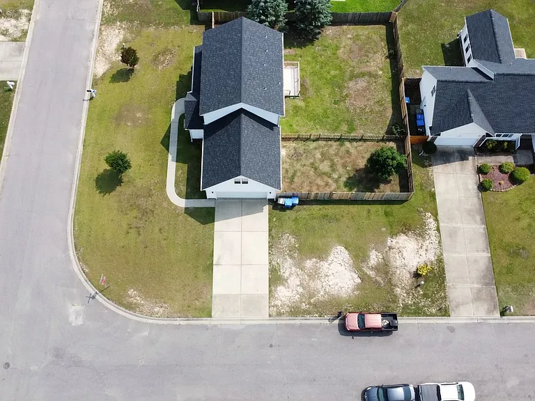 2438 Larwood Dr — Photo 4