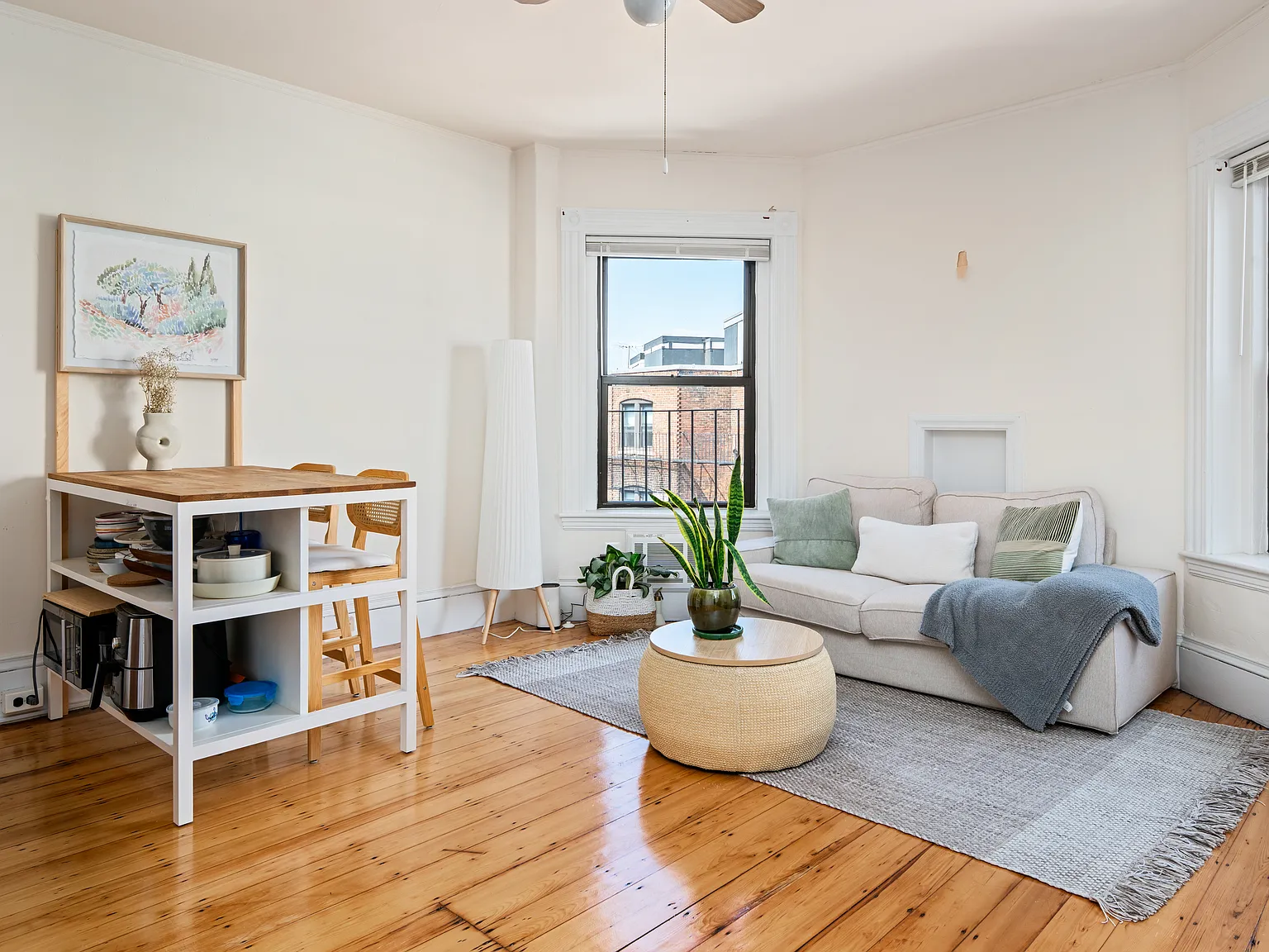 1 bed, 400 sqft, $2,350 — Photo 1