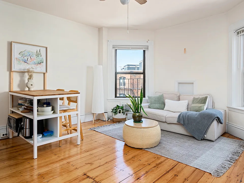 9 Buswell St #4-R