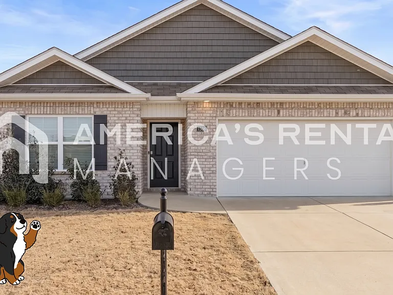 1508 Heritage Cir SE — Photo 1
