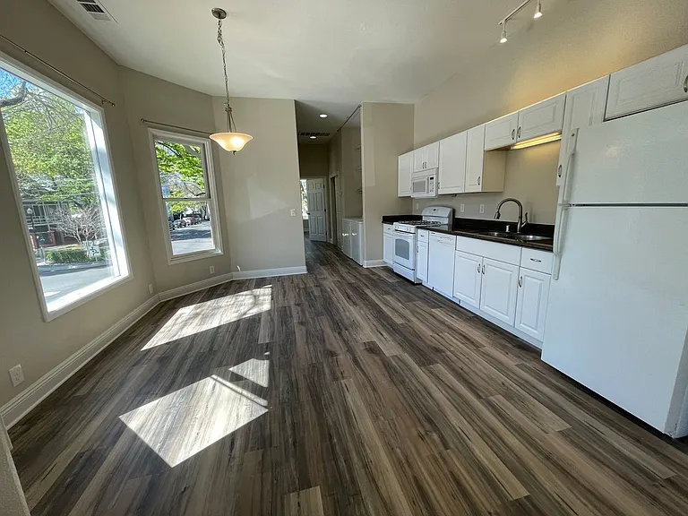 1401 E Street — Photo 4