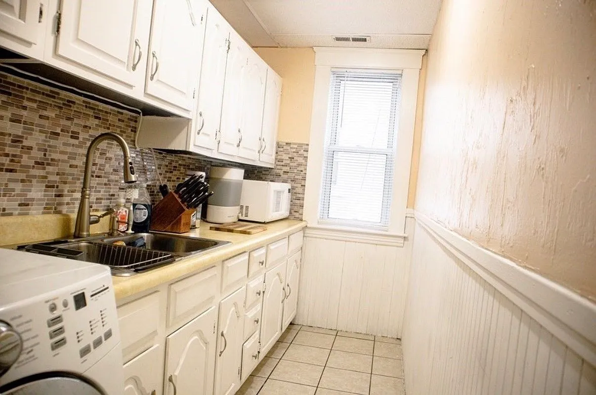 4 bed, 1168 sqft, $2,300 — Photo 3