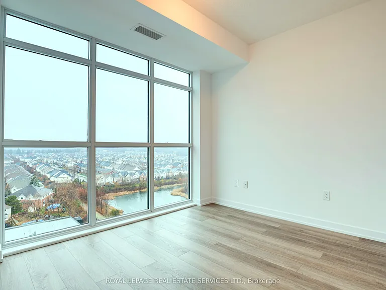 460 Dundas St E #1102 — Photo 4