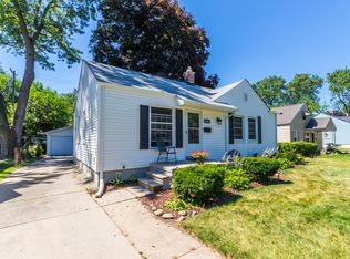 2261 Wiltshire Rd, Berkley, MI 48072