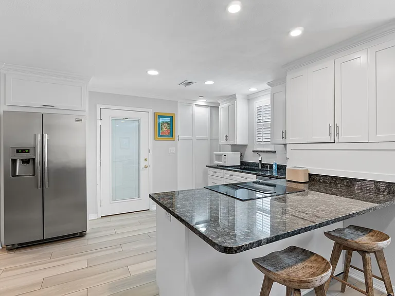 2007 E Gadsden St #103 — Photo 4