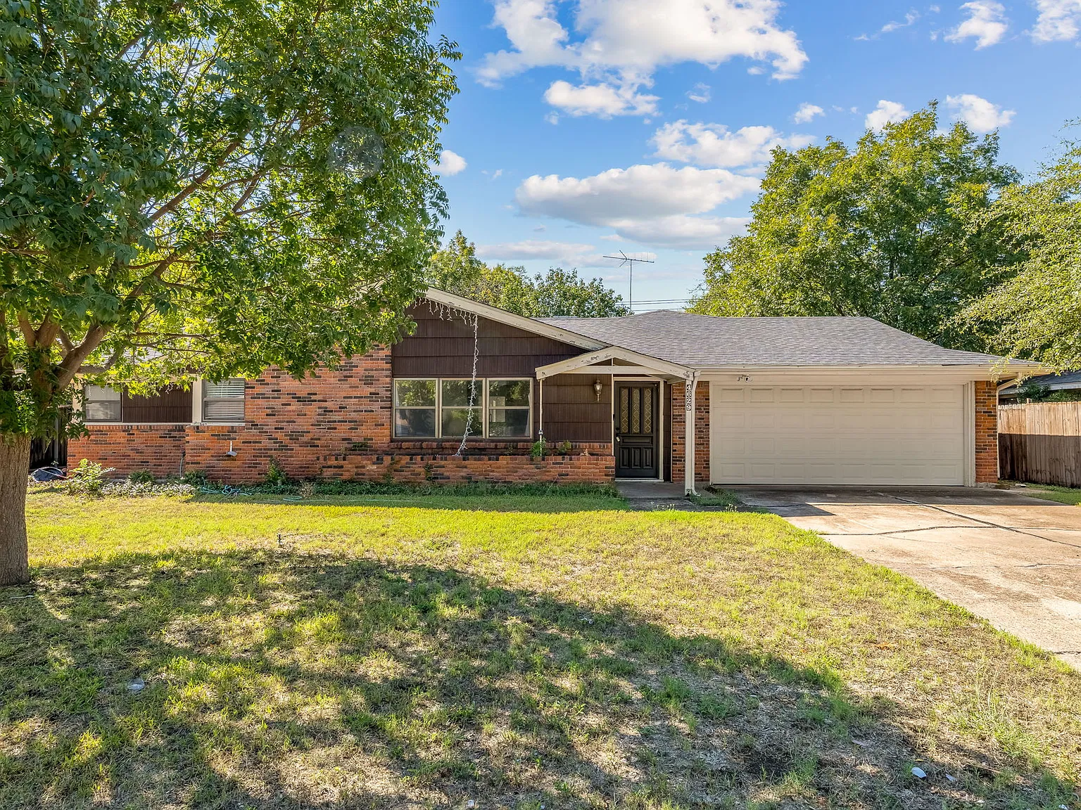 4 bed, 2417 sqft, $2,400 — Photo 1