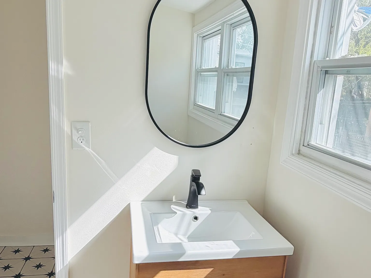 3 bed, 1.5 bath, 1354 sqft, $2,300 — Photo 1