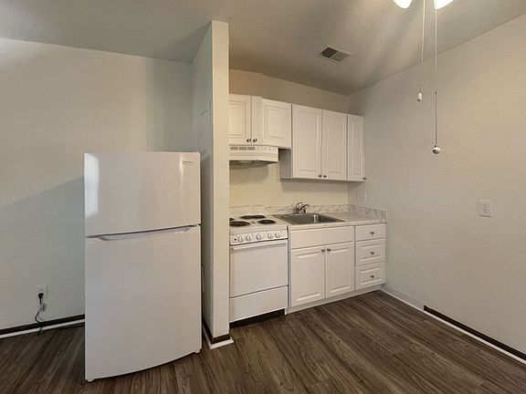 2nd image of 303 SE Grand Ave #71691CA78