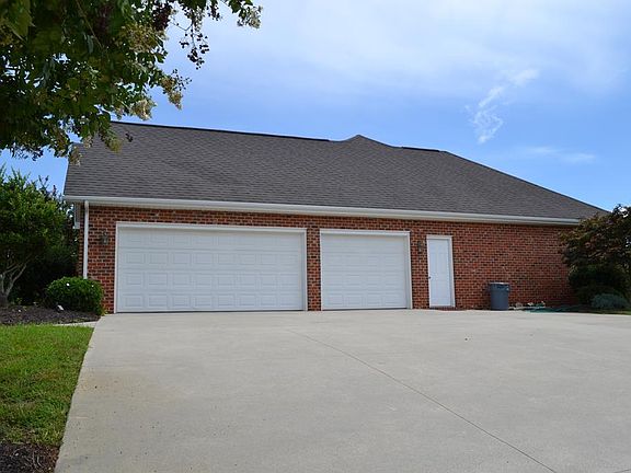 3rd image of 185 Cross Creek Ln