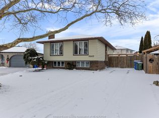 9663 Midfield Cres, Windsor, ON N8R 1W9