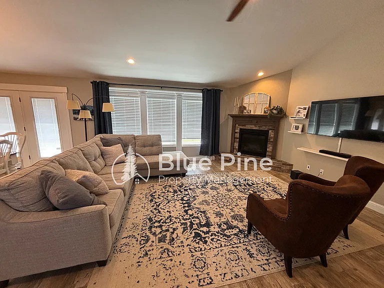 5506 Eaglewood Dr — Photo 3
