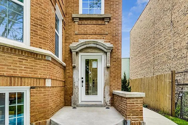 3 bed, 1403 sqft, $2,900 — Photo 2