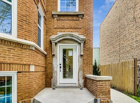 2nd image of 5050 N Ridgeway Ave #1