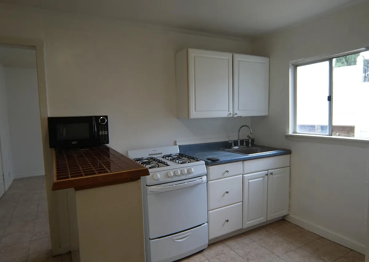 Building Photo - 3562 1st St #2