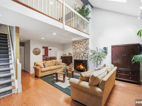 59 Bunker Hill Rd APT D, West Milford, NJ 07480