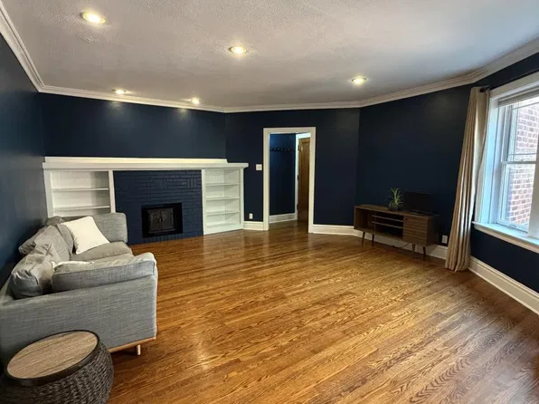 530 Sheridan Rd APT 2A, Evanston, IL 60202