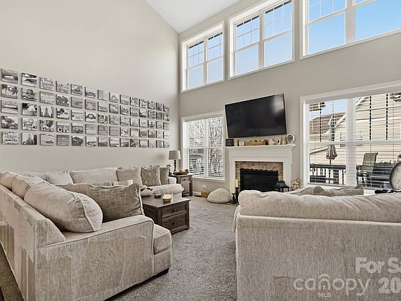 3rd image of 2535 Oakboro Ln