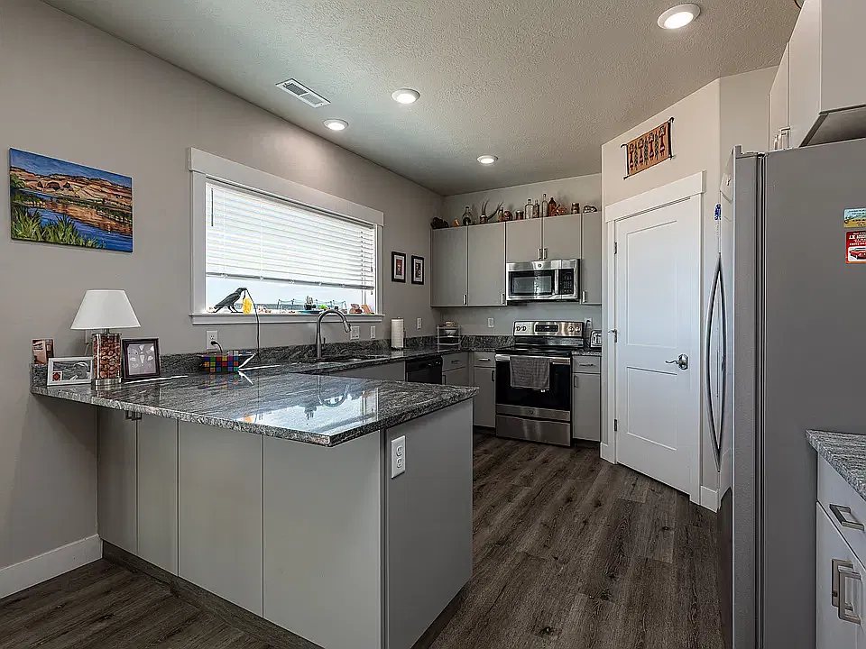 2 bed, 2.5 bath, 1225 sqft, $1,800 — Photo 4