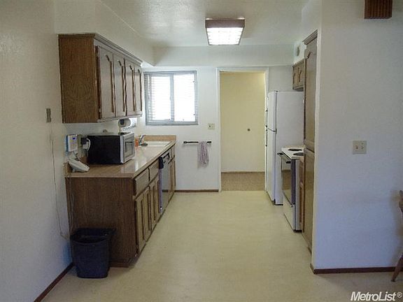 2nd image of 411 Don Carlos Ct