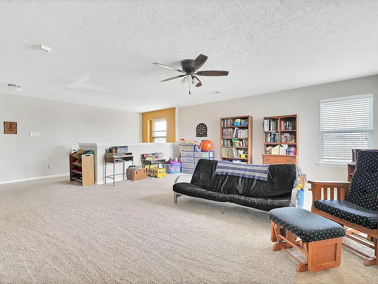 692 Casual Ln — Photo 17