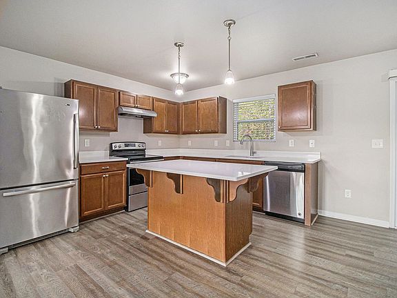 3rd image of 103 Grandview