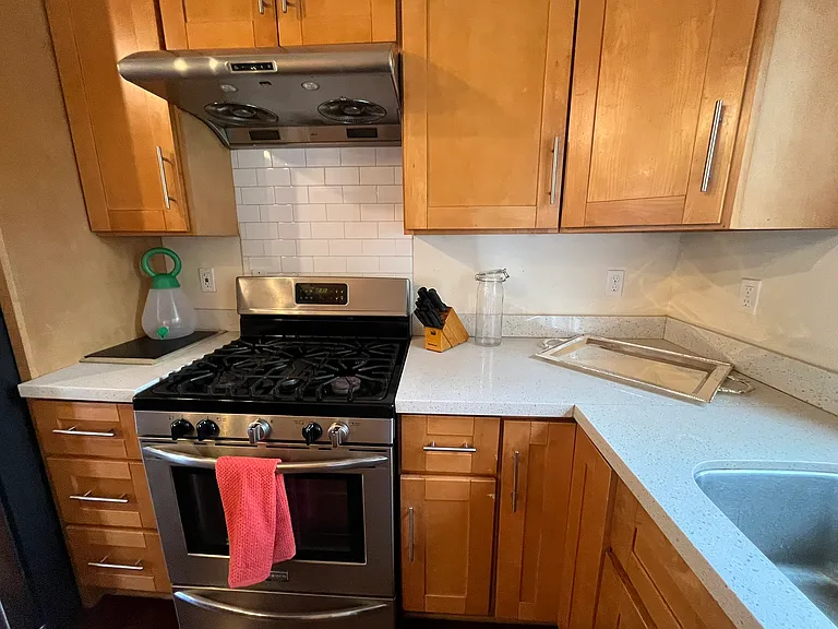 453 Ashton Ave — Photo 10