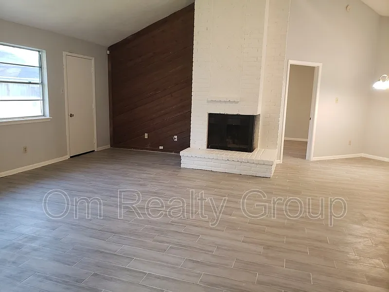4 bed, 2.0 bath, 1854 sqft, $1,950 — Photo 2
