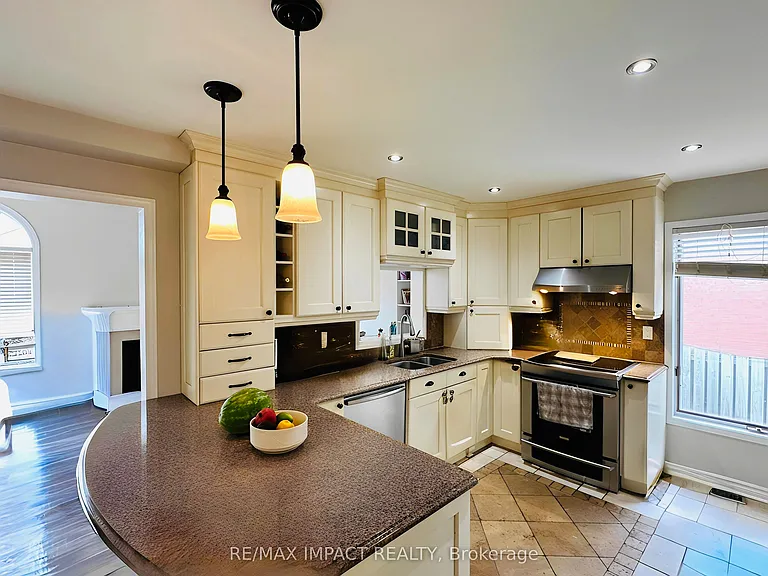 470 Safari Dr — Photo 6