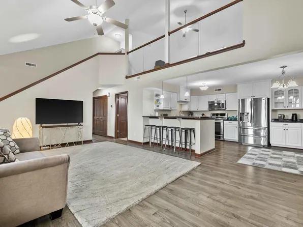 1620 Grey Fox TRAIL #H, Mukwonago, WI 53149