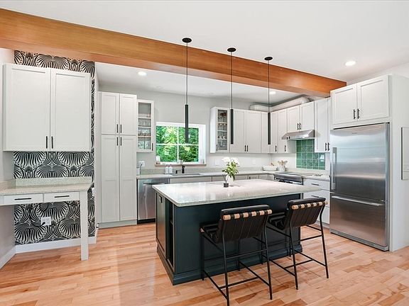 4th image of 108 Kilby St