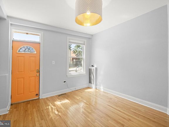 3rd image of 1648 Kramer St NE