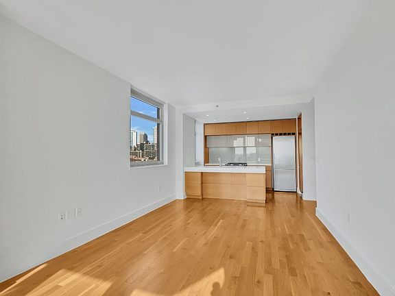4th image of 150 4th Ave APT 11G