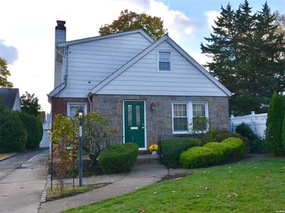 684 Tulip Avenue, Floral Park, NY, 11001