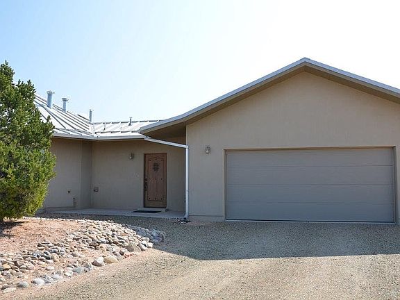 Garage: 548 sq ft