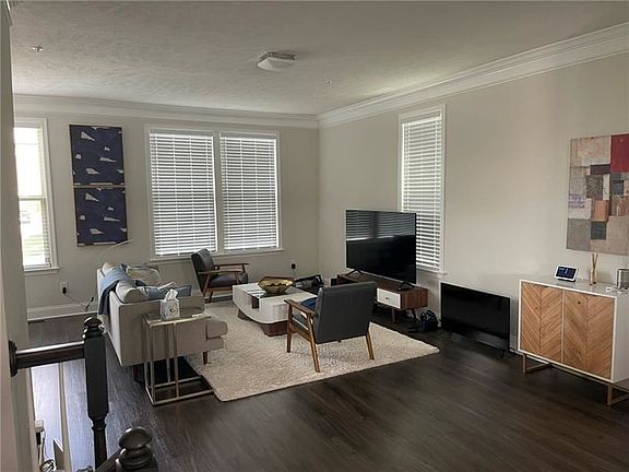 4th image of 495 Fairmont Dr