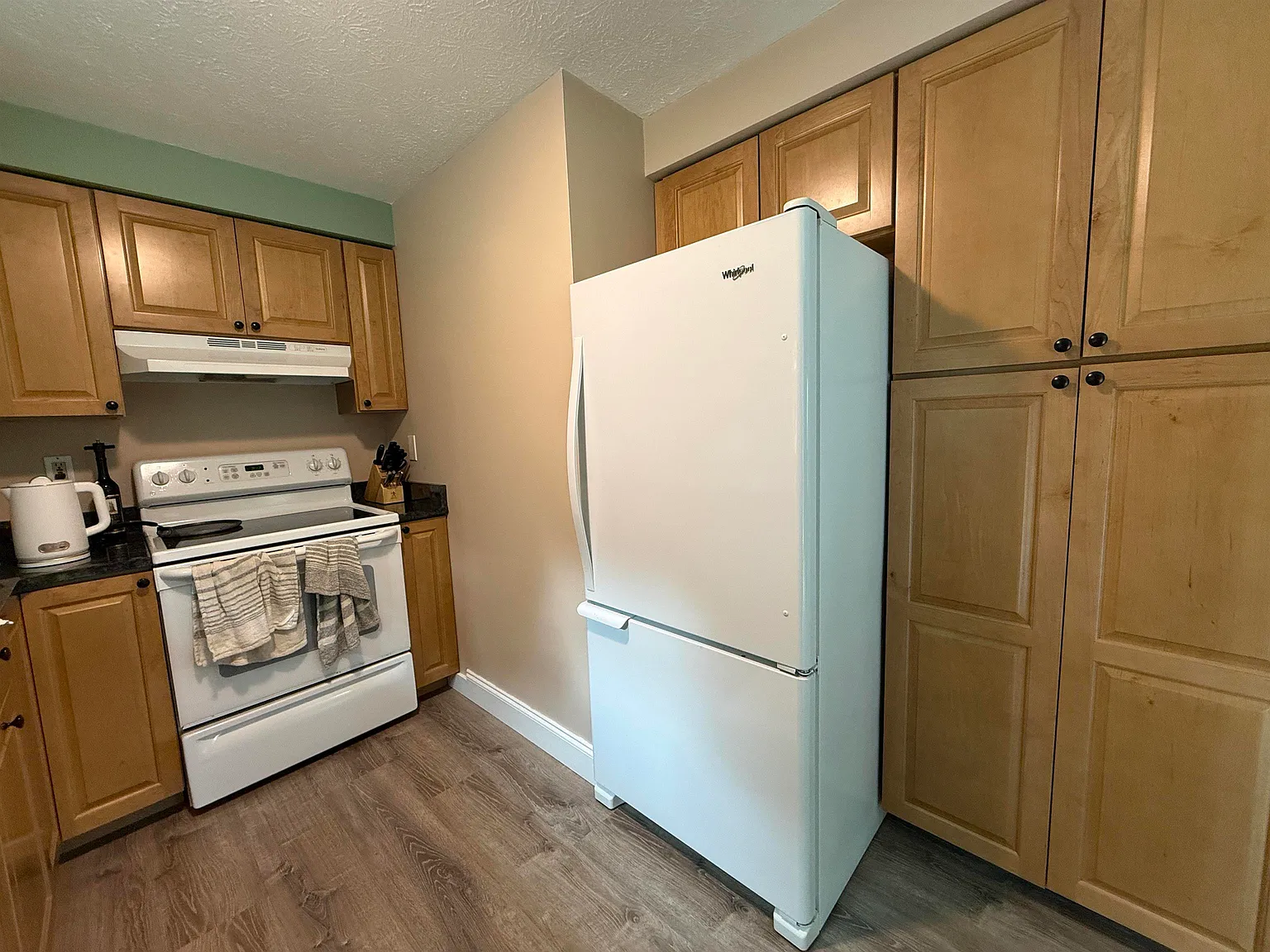 2 bed, 1.5 bath, 1342 sqft, $2,500 — Photo 3