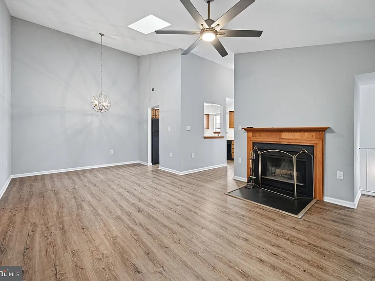 8909 Sugarwood Ln #8909 — Photo 6
